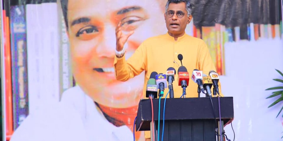 කැස්බෑව සංවිධායක නිරෝෂන් පාදුක්ක මහතා සංවිධානය කළ ජන හමුව..
