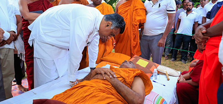 ඇමති චම්පික රතන හිමි බැහැදකී