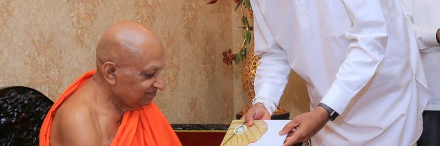 මල්වතු පාර්ශ්වයේ මහානායක ස්වාමීන්ද්රයන් වහන්සේ බැහැදැකීම