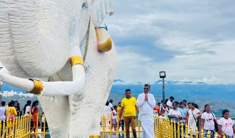 පාර්ලිමේන්තු මන්ත්රී පාඨලී චම්පික රණවක මහතා පසුගිය දා කූරගල පුද බිම වැඳ පුදා ගත්තේය.