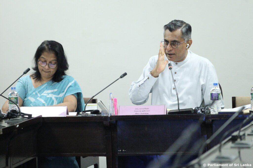 ප්‍රධාන සමාගම් ද්විත්වයට අතිරේක ලාභයක් ලැබිය නොහැකි වන පරිදි පාන්පිටි කිලෝවක විකුණුම් මිල රු.198ක් බව නිවේදනය කරන්න - මුදල් අමාත්‍යාංශයේ නිලධාරීන්ට රජයේ මුදල් පිළිබද කාරක සභාවෙන් උපදෙස්.