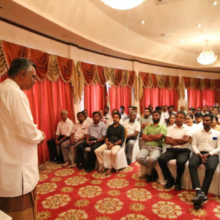 එක්සත් ජනරජ පෙරමුණේ අධ්යාපන හා පුහුණු කමිටුව විසින් පවත්වනු ලැබූ පළමු පුහුණු වැඩමුළුව.
