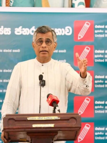 එක්සත් ජනරජ පෙරමුණේ මාතර දිස්ත්රික් අකුරැස්ස ජනරජ සභාව මාලිම්බඩ ගාමිණී හෝටල් පරිශ්රයේ දී සාර්ථක ව මුළු දුන්නේ මෙසේ ය.