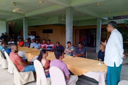 අම්පාර ප්රදේශයේ මන්ත්රීවරුන්, ව්යාපාරිකයින් හා වෘත්තීයවේදීන් සමඟ පැවති සුහද හමුව.