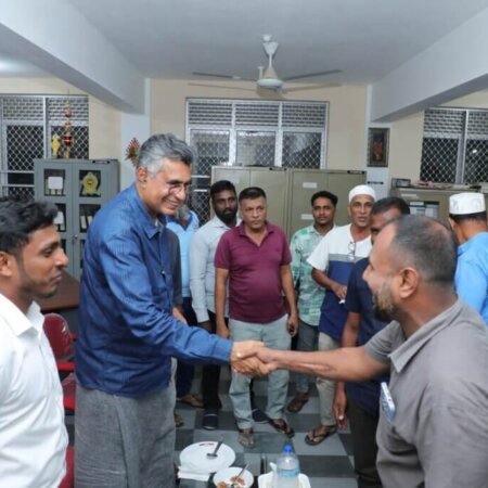 මඩකලපුව වාලච්චේනයි බ්රරයින්තුරච්චේනයි අශ්හර් විද්යාලයේ විදුහල්පතිතුමා ප්රමුඛ ප්රමුඛ ආචාර්ය මණ්ඩලය සහ පාසල් සංවර්ධන සමිතියේ නියෝජිතයින් සමඟ සිදුකළ සුහද කතාබහ..