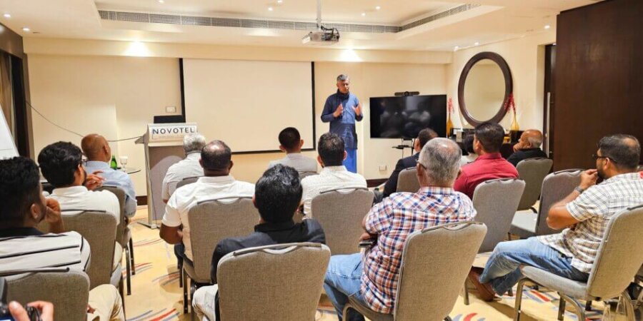 එක්සත් අරාබි එමීර් රාජ්යයේ, ඩුබායි නගරයේ සේවයේ නියුතු වෘත්තීයවේදීන් සමඟ පැවති සාකච්ඡාව..