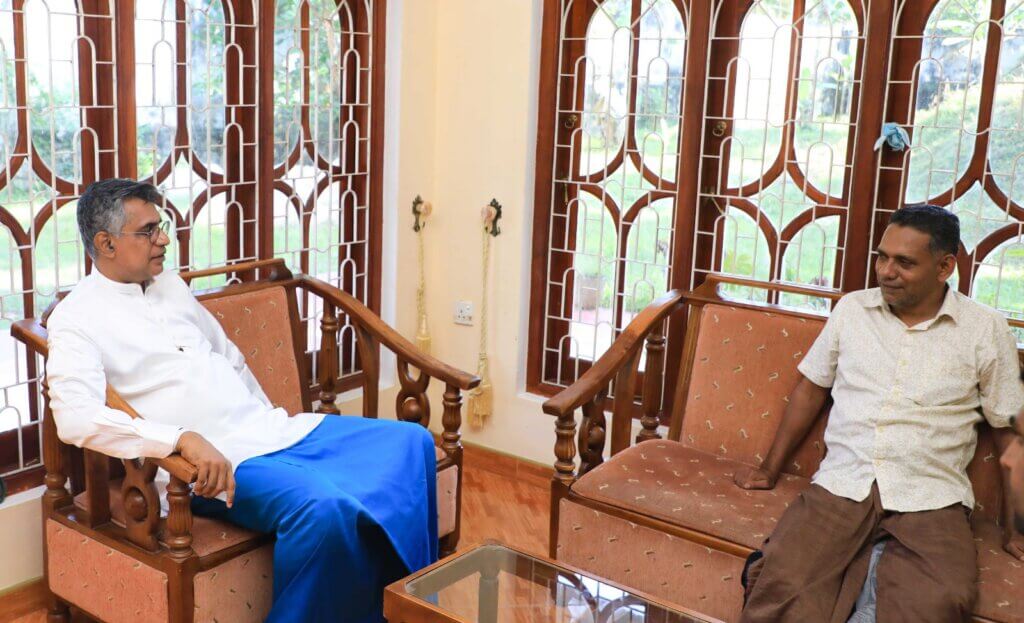 රිදීගම ප්‍රාදේශීය සභා උප සභාපති නව්ෆර් මහතාගේ නිවසේ දී සිදුකළ සුහද කතාබහ.
