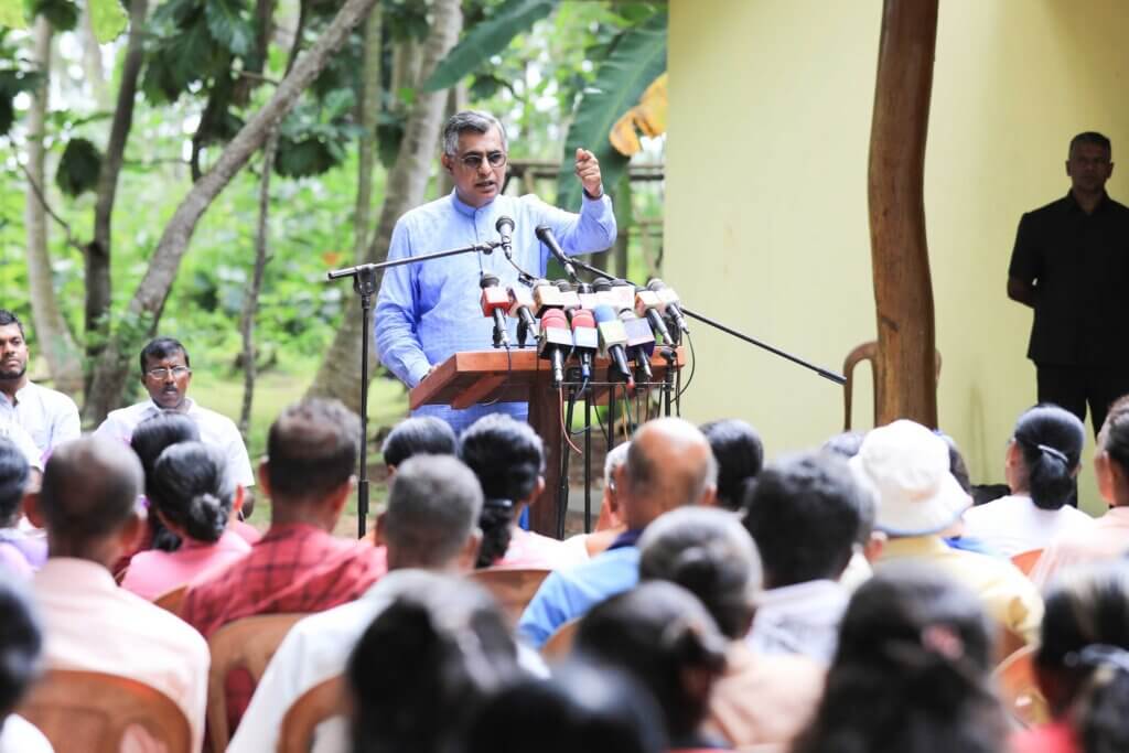 අනුරාධපුර  ඉහළ හල්මිල්ලවැව ජනතාව සමග සිදු කළ සුහද කතිකාවත.